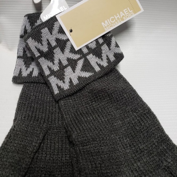 Michael Michael Kors Beanie Hat & Gloves Set - Picture 4 of 6